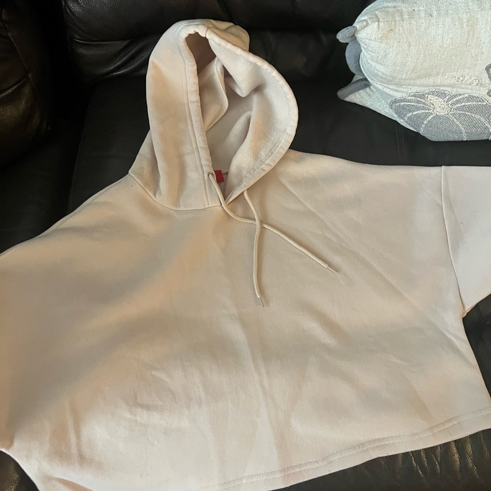 Crop top hoodie ✨🤍.